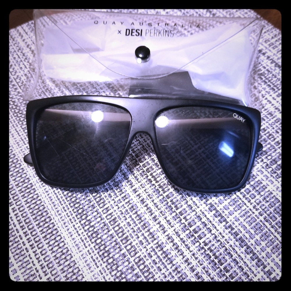 Stylish Quay Sunglasses w/case